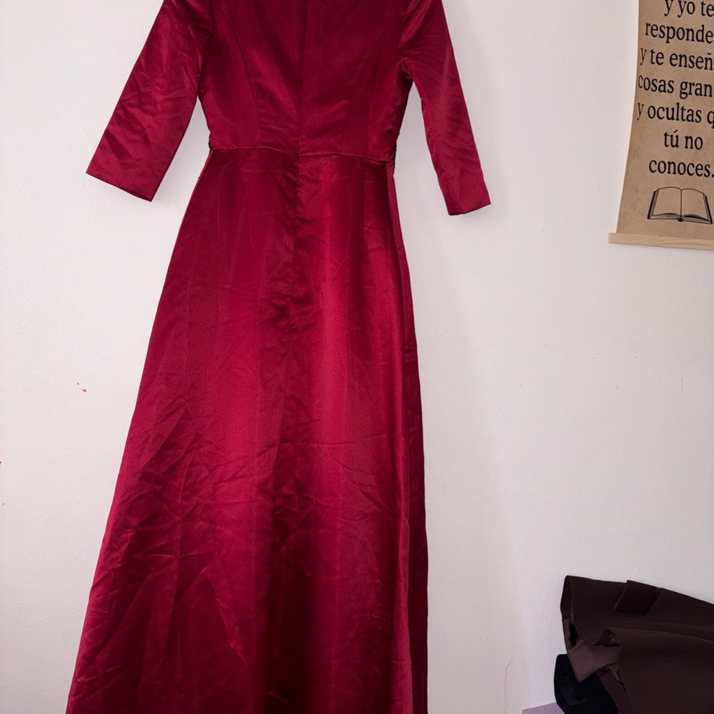 Red Satin Long-Sleeve Evening Dress with Appliqué Detail - Picture 12 of 15